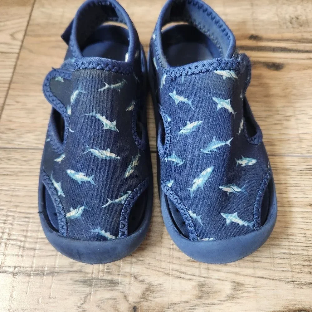 OshKosh B'Gosh Shark Print Water Aquatic Shoes Size 7 Navy Blue